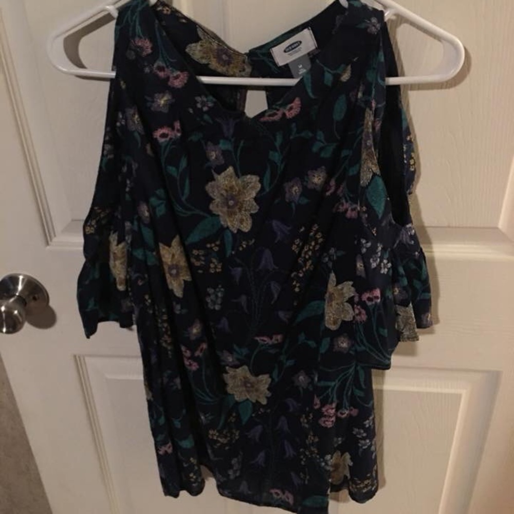 Old navy cold shoulder shirt